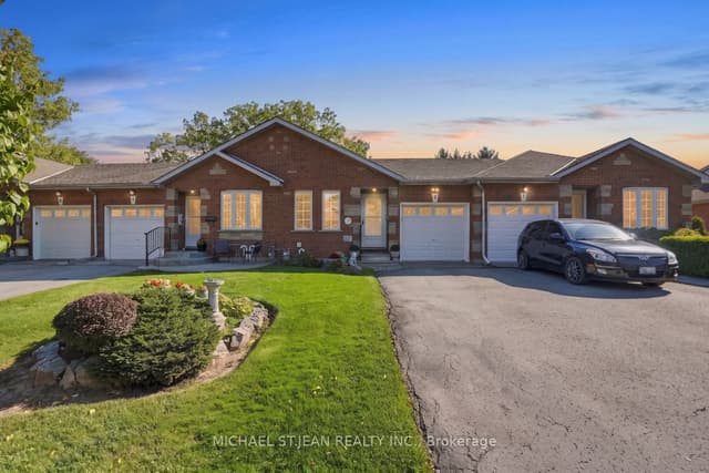 Att/Row/Townhouse at 9 Kinsman Court S, Pelham, ON L0S 1E3