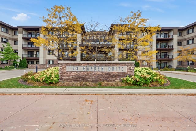 Condo Apartment at 128 Garden Drive 211, Oakville, ON L6K 0H7