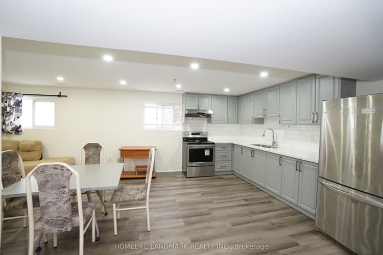 8 Chalet Road