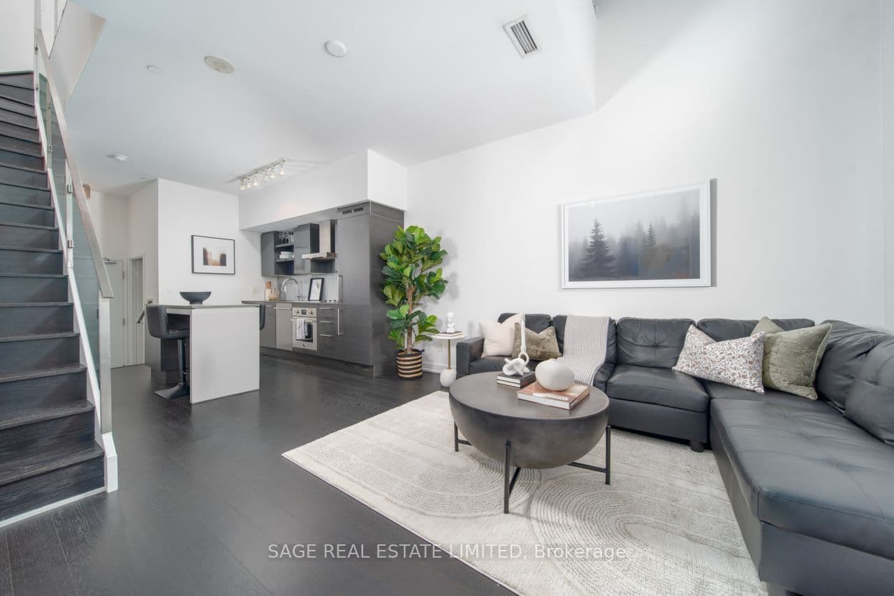 Suite 118 · Floor 1, Unit 118 · 1030 King St W