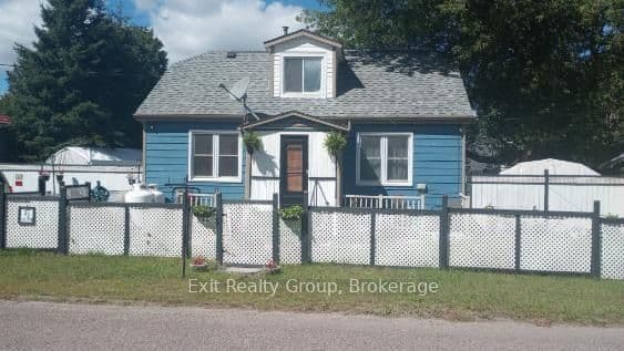 Detached at 33 Glastonbury Road, Addington Highlands, ON K0H 2G0
