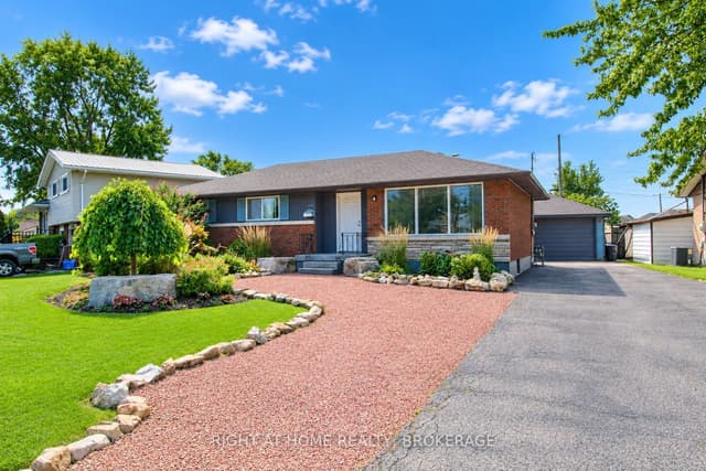 Detached at 105 Glenwood Parkway, Welland, ON L3B 5M7
