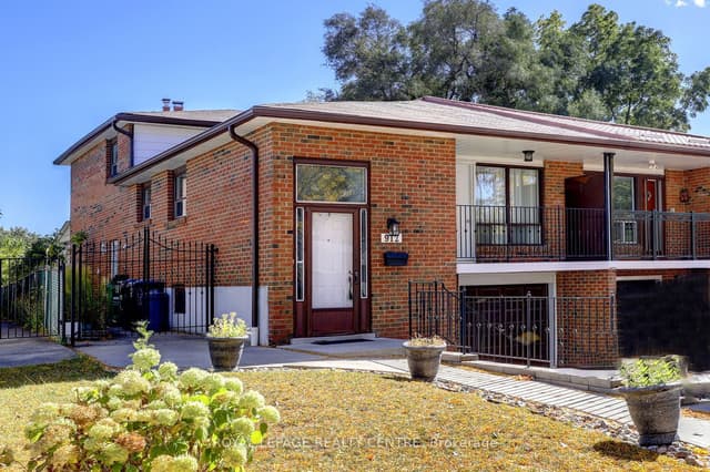 Semi-Detached at 912 Blairholm Avenue, Mississauga, ON L5C 1G4