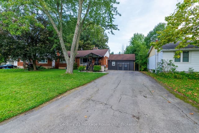 Detached at 6 Greenock Circle, St. Catharines, ON L2S 1B4