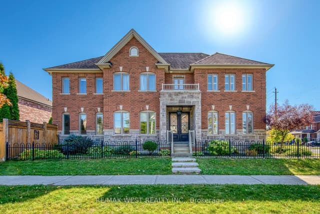 Detached at 213 Eight Avenue, New Tecumseth, ON L9R 1Z6