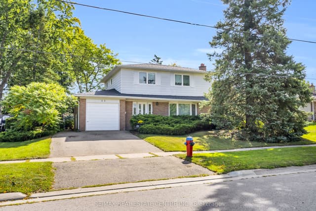 Detached at 11 Dawson Crescent, Halton Hills, ON L7G 1H3