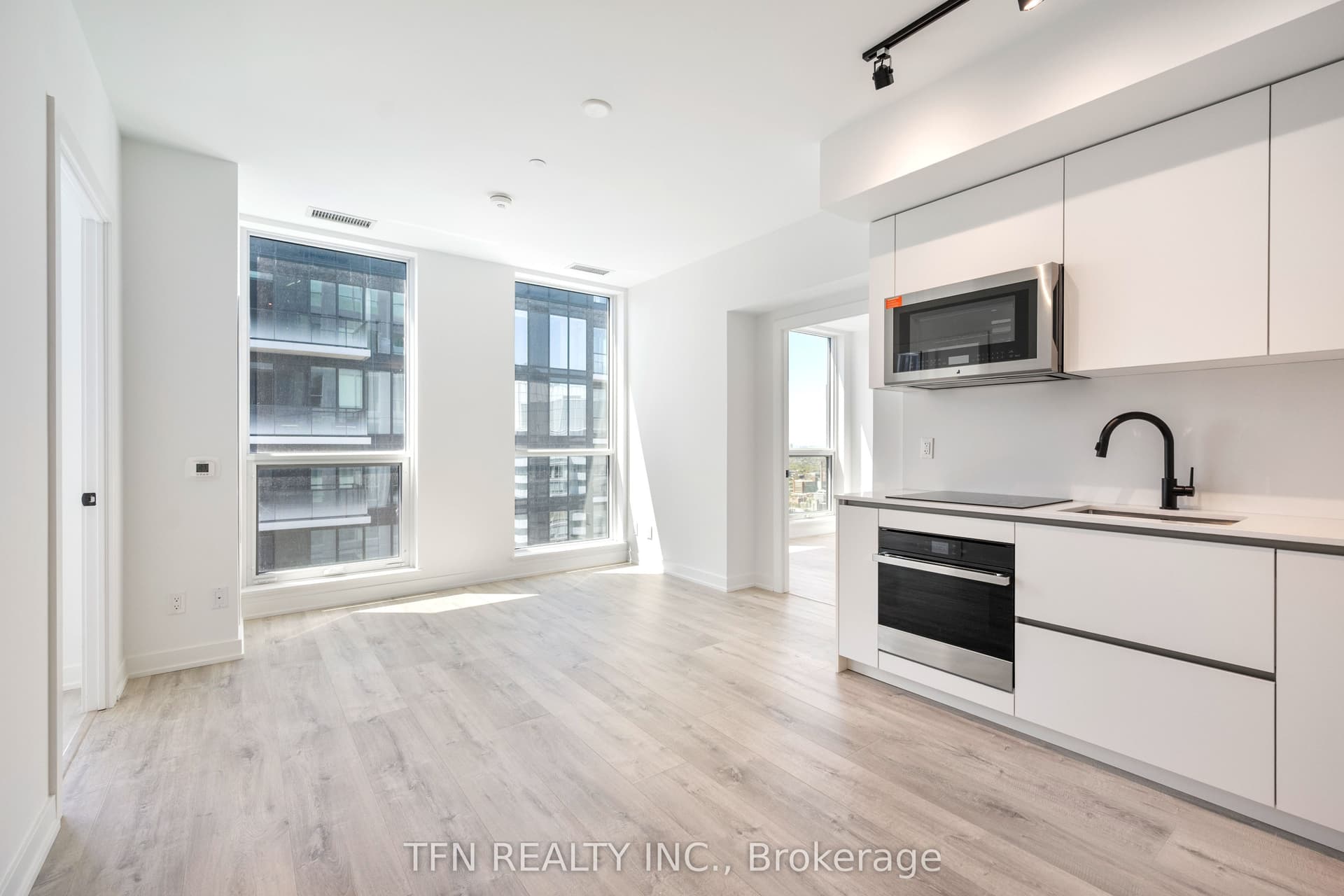 Suite 4704 · Floor 47, Unit 4704 · 327 King St W