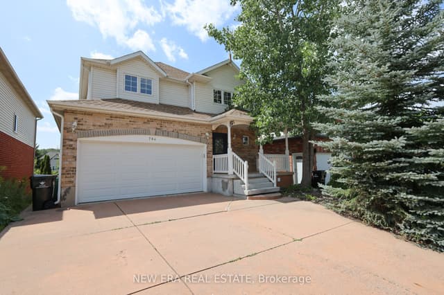 Detached at 704 Brandenburg Boulevard, Waterloo, ON N2T 2V4