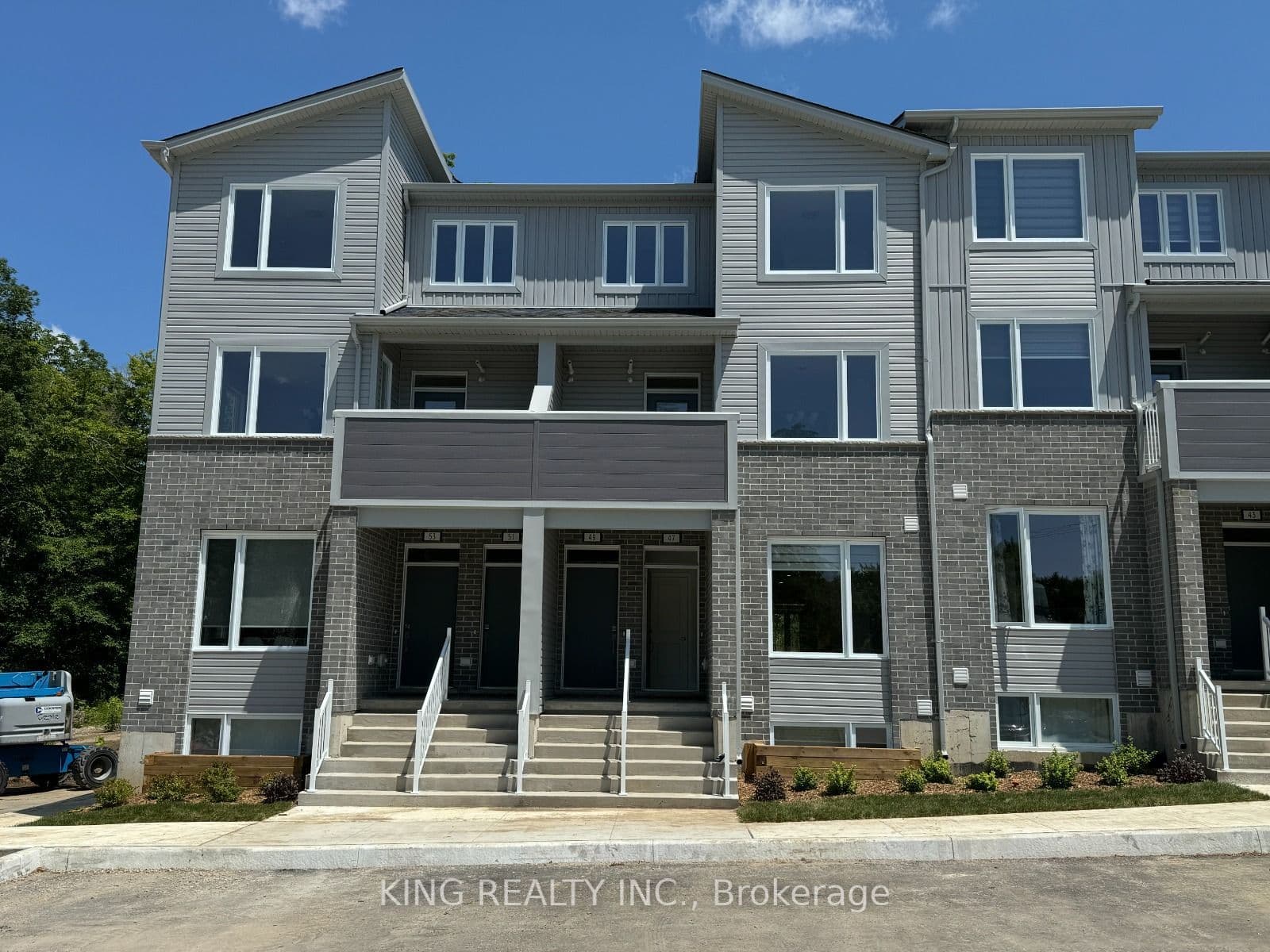 Suite 47, Unit 47 · 990 Deveron Cres