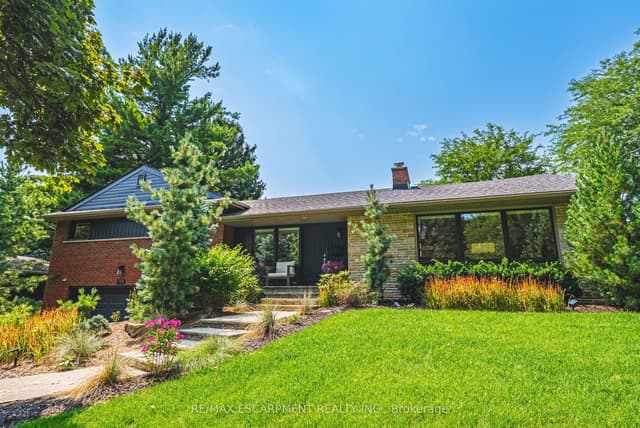 Detached at 794 Falcon Boulevard, Burlington, ON L7T 3B3