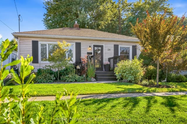 Detached at 26 Battersea Avenue, St. Catharines, ON L2P 1L7