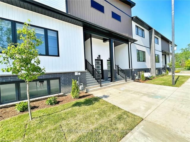 Condo Townhouse at 4263 Fourth Avenue 411, Niagara Falls, ON L2E 0C2