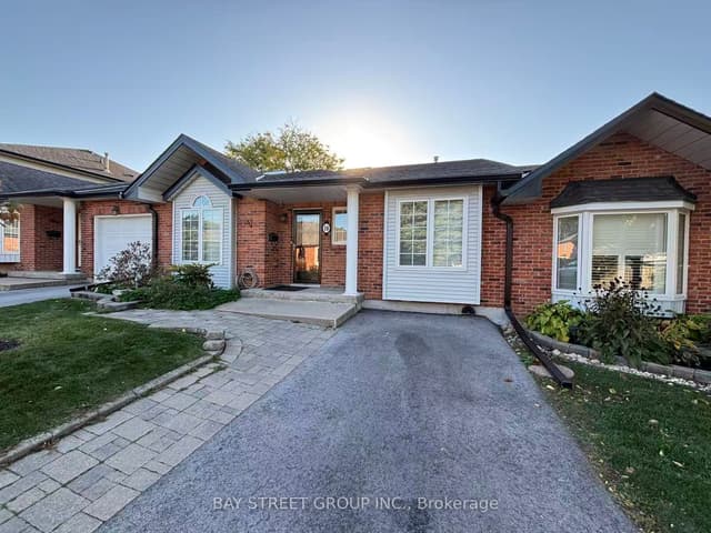 Condo Townhouse at 20 Meadowlands Boulevard 18, Hamilton, ON L9K 1J5
