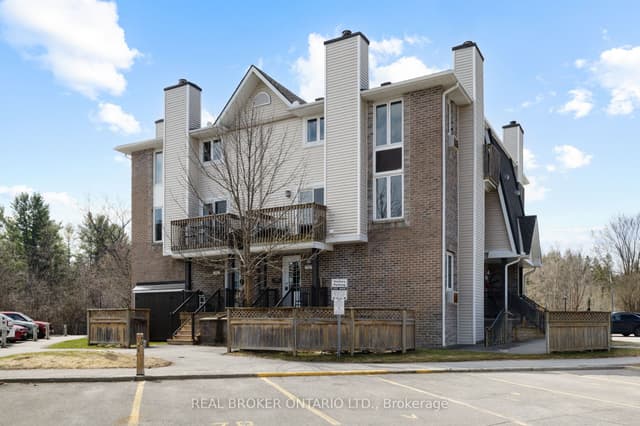 Condo Townhouse at 7 Timberview Way 3, Bells Corners and South to Fallowfield, ON K2H 9M5