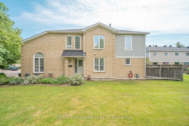 Condo Townhouse at 63 Heathcliffe Square, Brampton, ON L6S 5R3