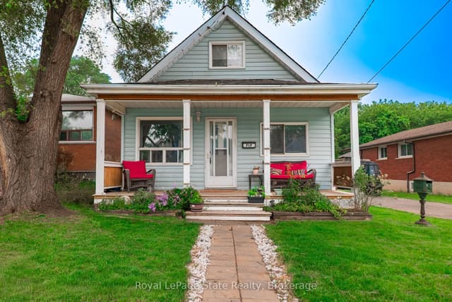 Detached at 717 Knox Avenue, Hamilton, ON L8H 6K7