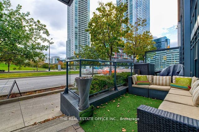 Condo Townhouse at 112 Fort York Boulevard G09, Toronto, ON M5V 4A7, Toronto C01