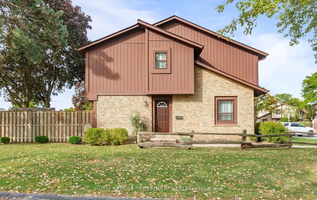 Condo Townhouse at 6650 Falconer Drive 1, Mississauga, ON L5N 1B5