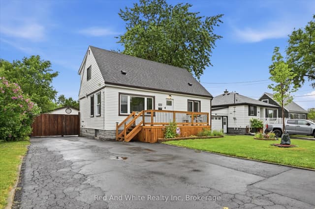 Detached at 450 East 42nd Street, Hamilton, ON L8T 3B3