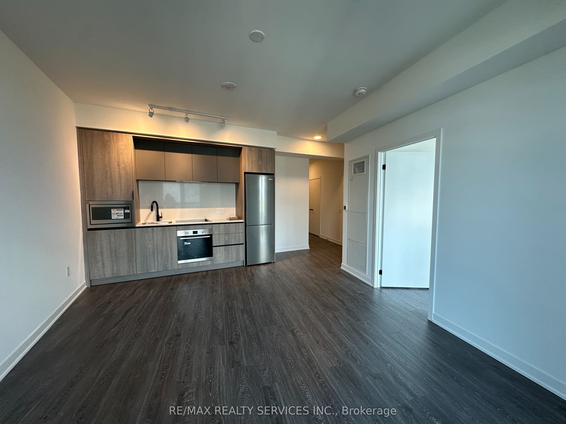 Suite 1913 · Floor 19, Unit 1913 · 2495 Eglinton Ave W