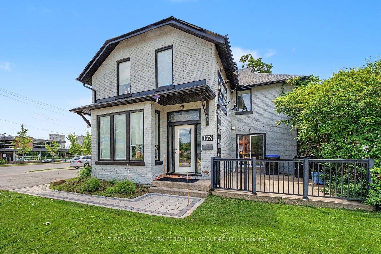 173 Dunlop St W