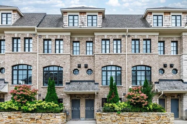 Condo Townhouse at 2034 Queensborough Gate, Mississauga, ON L5M 0X9