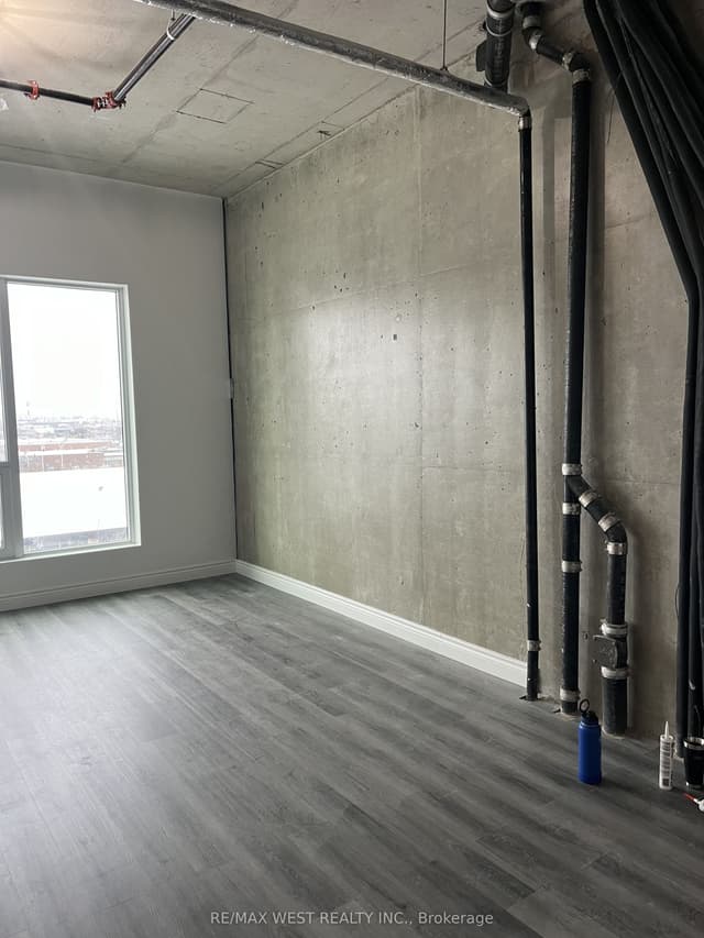 Office at 600 Dixon Road 423, Toronto, ON M9W 1J1, Toronto W10