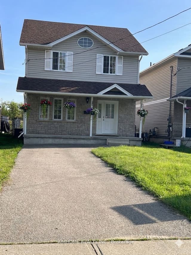 Detached at 36 Grand River Avenue, Brantford, ON N3T 4W7