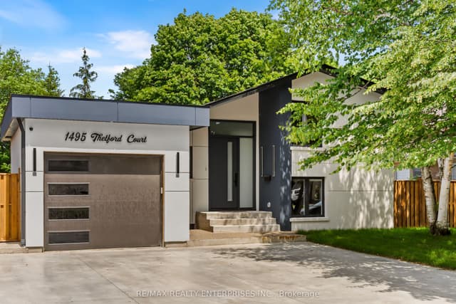 Detached at 1495 Thetford Court, Mississauga, ON L5J 3N2
