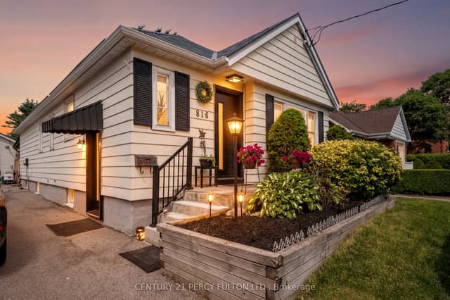 Detached at 816 N SIMCOE Street N, Oshawa, ON L1G 4V8