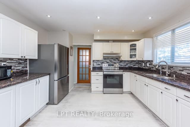 Detached at 111 Dearbourne Boulevard, Brampton, ON L6T 1J8