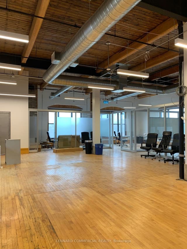 Office at 91 Oxford Street 3rd Floor, Toronto, ON M5T 1P2, Toronto C01