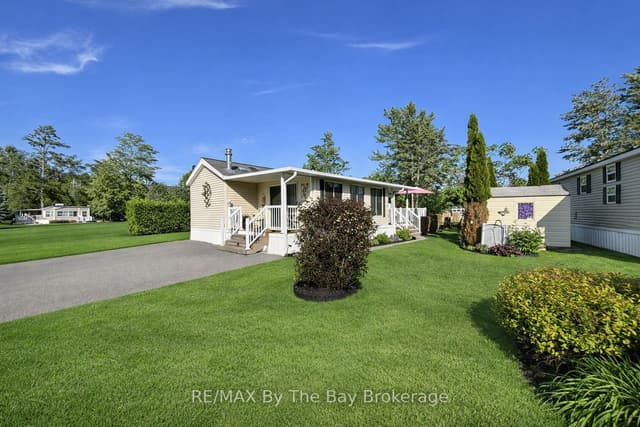 Detached at 13 WHITE PINES Trail, Wasaga Beach, ON L9Z 1X7
