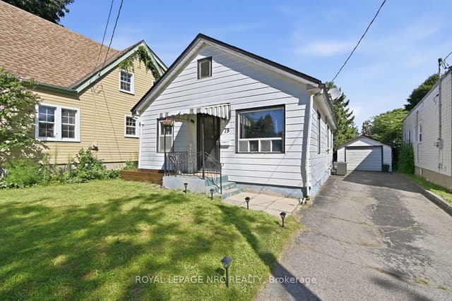 Detached at 79 Carlton Street, St. Catharines, ON L2R 1R1