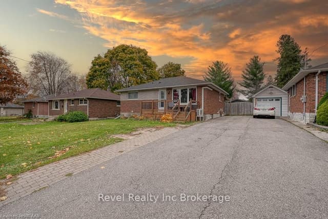 Detached at 824 DEVONSHIRE Avenue, Woodstock, ON N4S 5R6