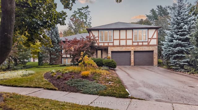 Detached at 325 Coleridge Drive, Waterloo, ON N2L 2V5