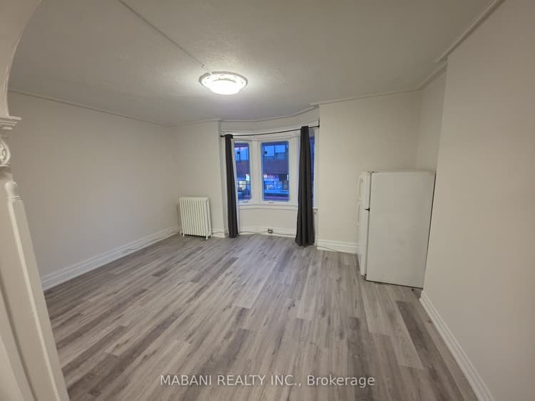 2239 Dundas Street