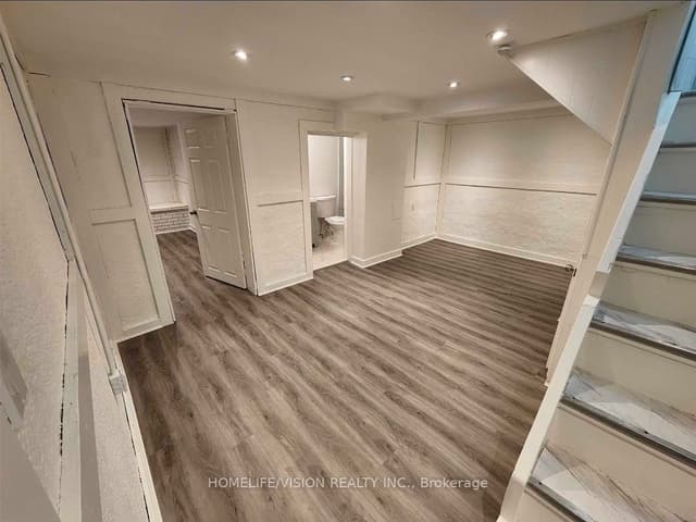 Detached at 271 Sussex Ave Avenue Bsmt, Richmond Hill, ON L4C 2G6