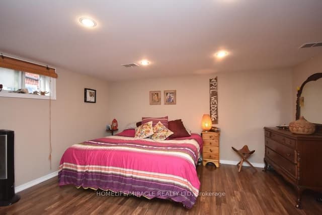Detached at 1476 Cawthra Road, Mississauga, ON L5G 4L2