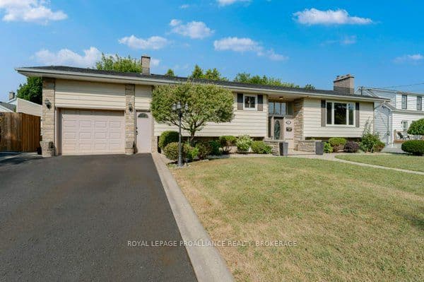 Detached at 14 Baker Street, Kingston, ON K7K 4Z3