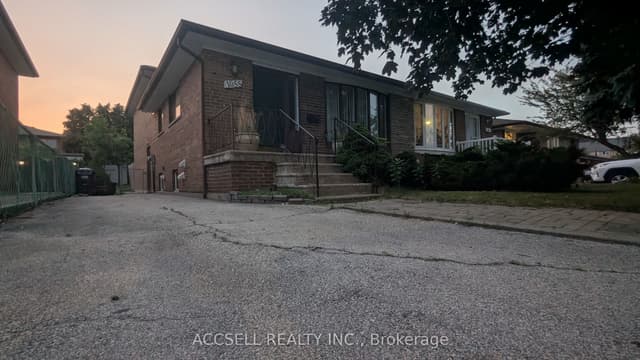 Semi-Detached at 1055 Claredale Road, Mississauga, ON L5G 1T5