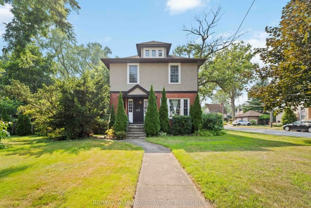 Detached at 6275 Pine Grove Avenue, Niagara Falls, ON L2G 4J4