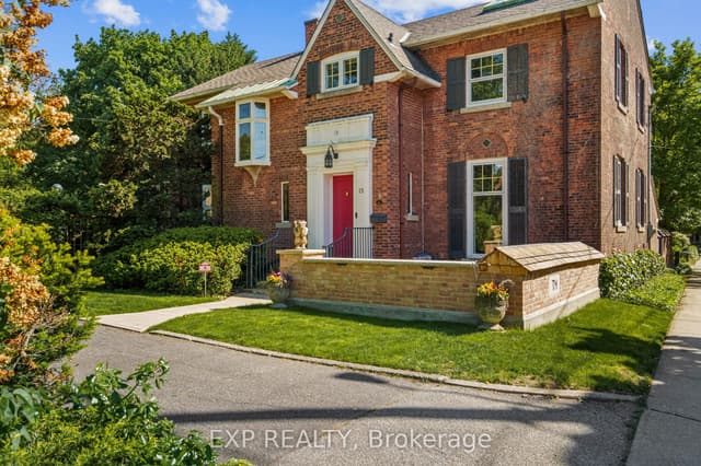 Detached at 15 Trafalgar Street, St. Catharines, ON L2R 3L9