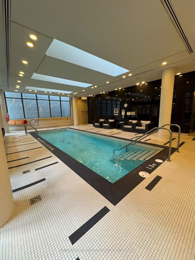 Condo Apartment at 770 Bay Street 2411, Toronto, ON M5G 0A6, Toronto C01
