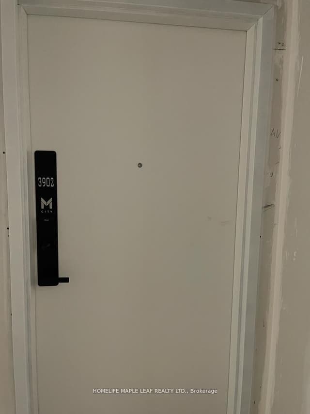 Condo Apartment at 3900 Confederation Parkway 3902, Mississauga, ON L5B 0M3