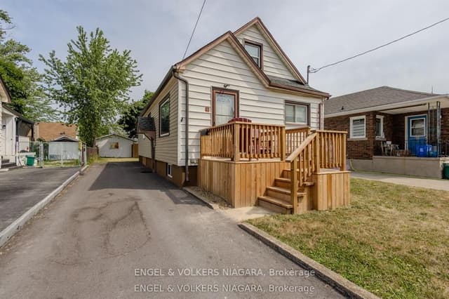 Detached at 61 Hamilton Street, St. Catharines, ON L2S 1K8