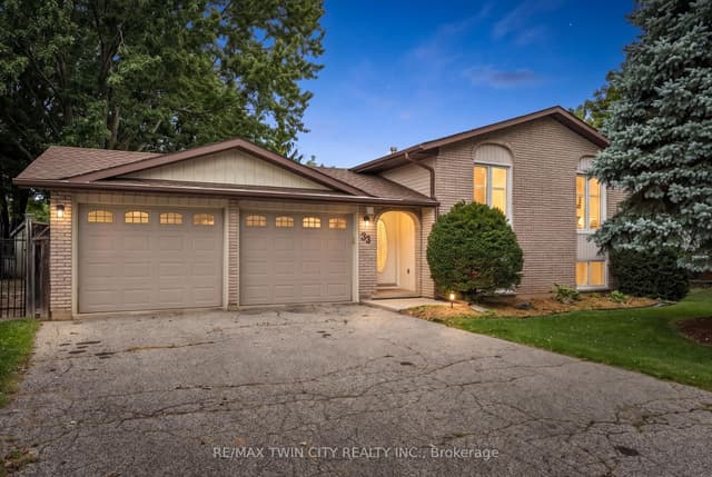 Detached at 33 Maccoll Place, Haldimand, ON N3W 1K4