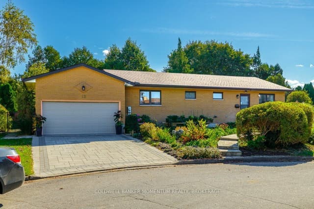 Detached at 13 Lantana Circle E, St. Catharines, ON L2M 7M5