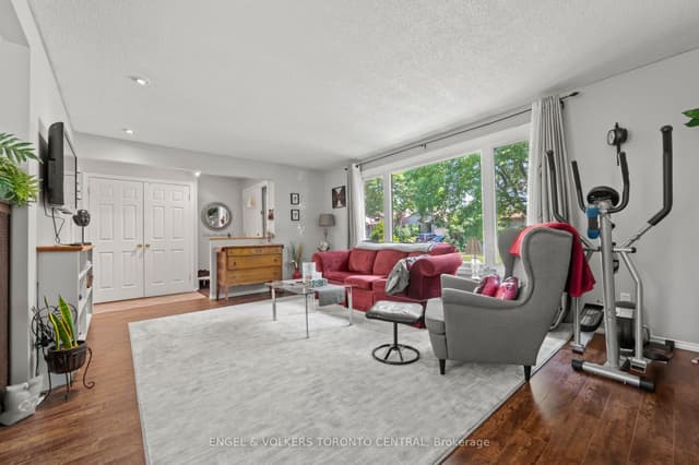 Duplex at 31 Mulberry Lane, Waterloo, ON N2L 5L4