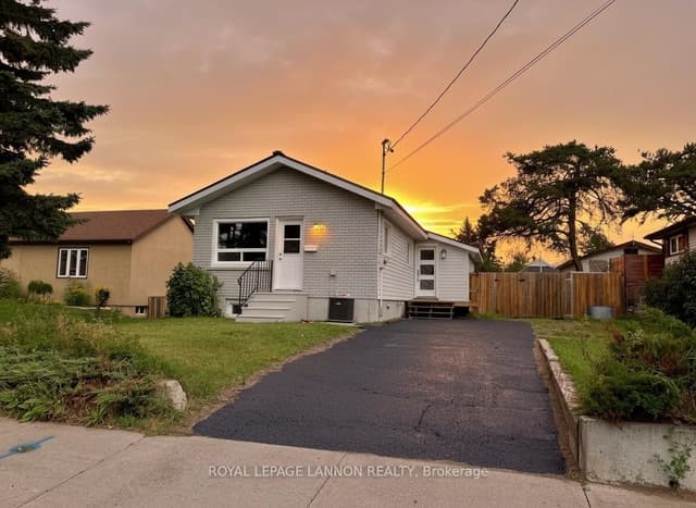 Detached at 330 Arundel Street, Thunder Bay, ON P7A 1L3